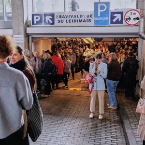 Menschen in U-Bahnhof