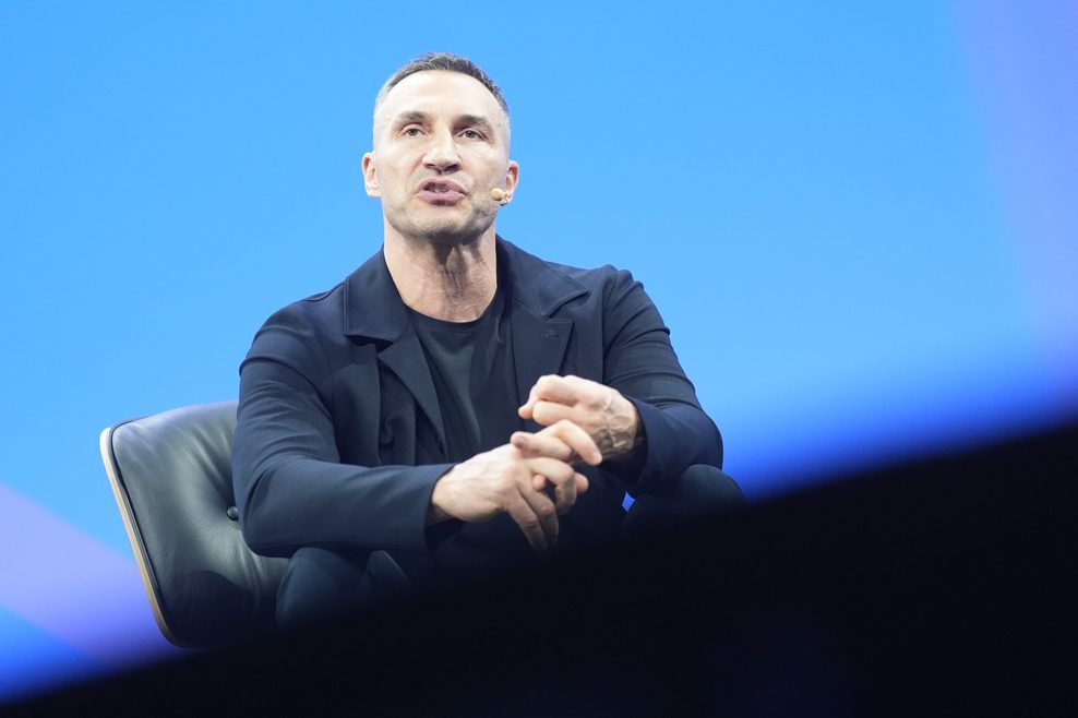 Wladimir Klitschko, ehemaliger Box-Weltmeister aus der Ukraine, auf der Bühne der Digitalmesse OMR in Hamburg.