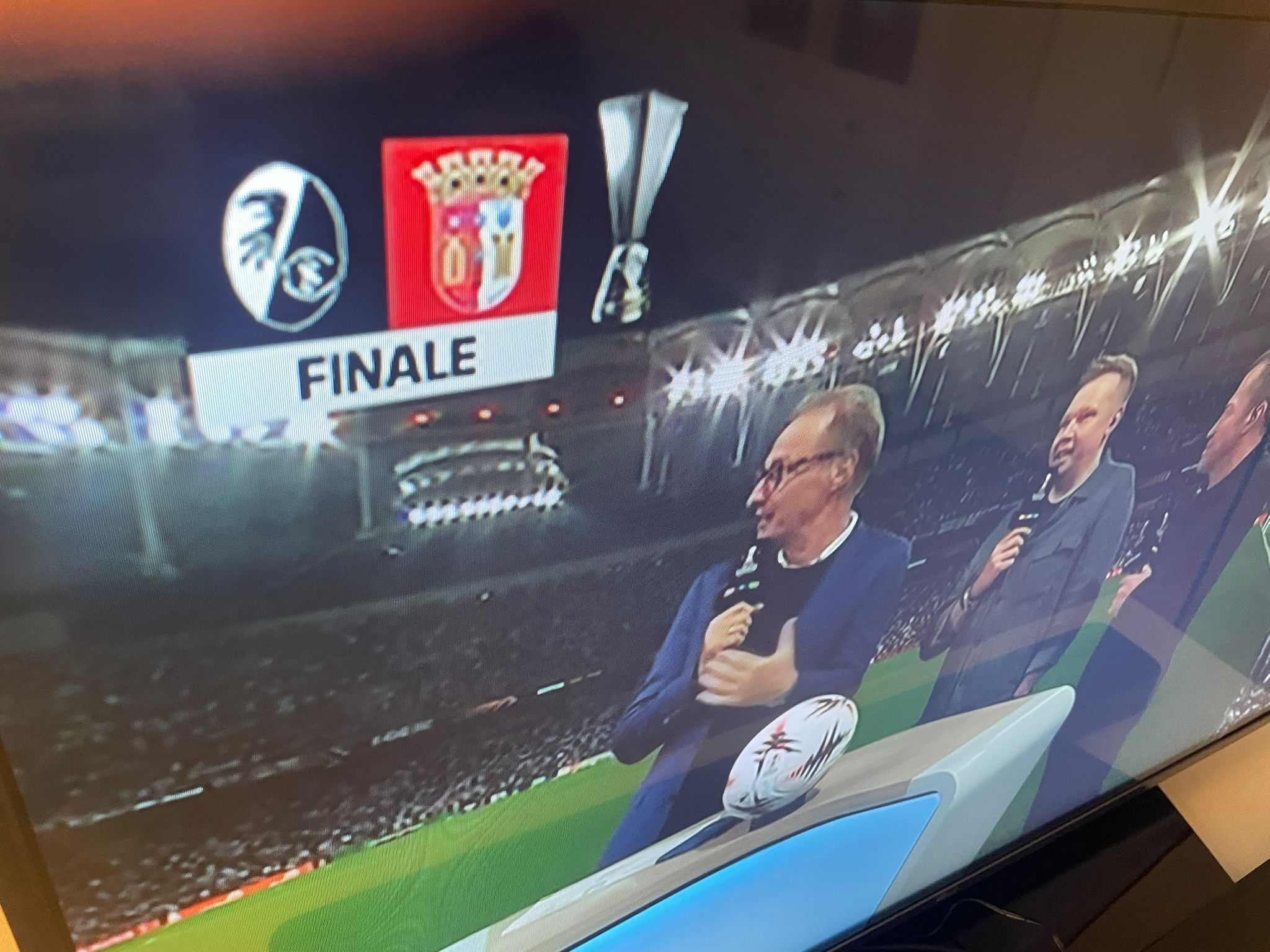 Falsche RTL-Grafik im TV beim Europa-League-Finale zwischen Freiburg und Aston Villa