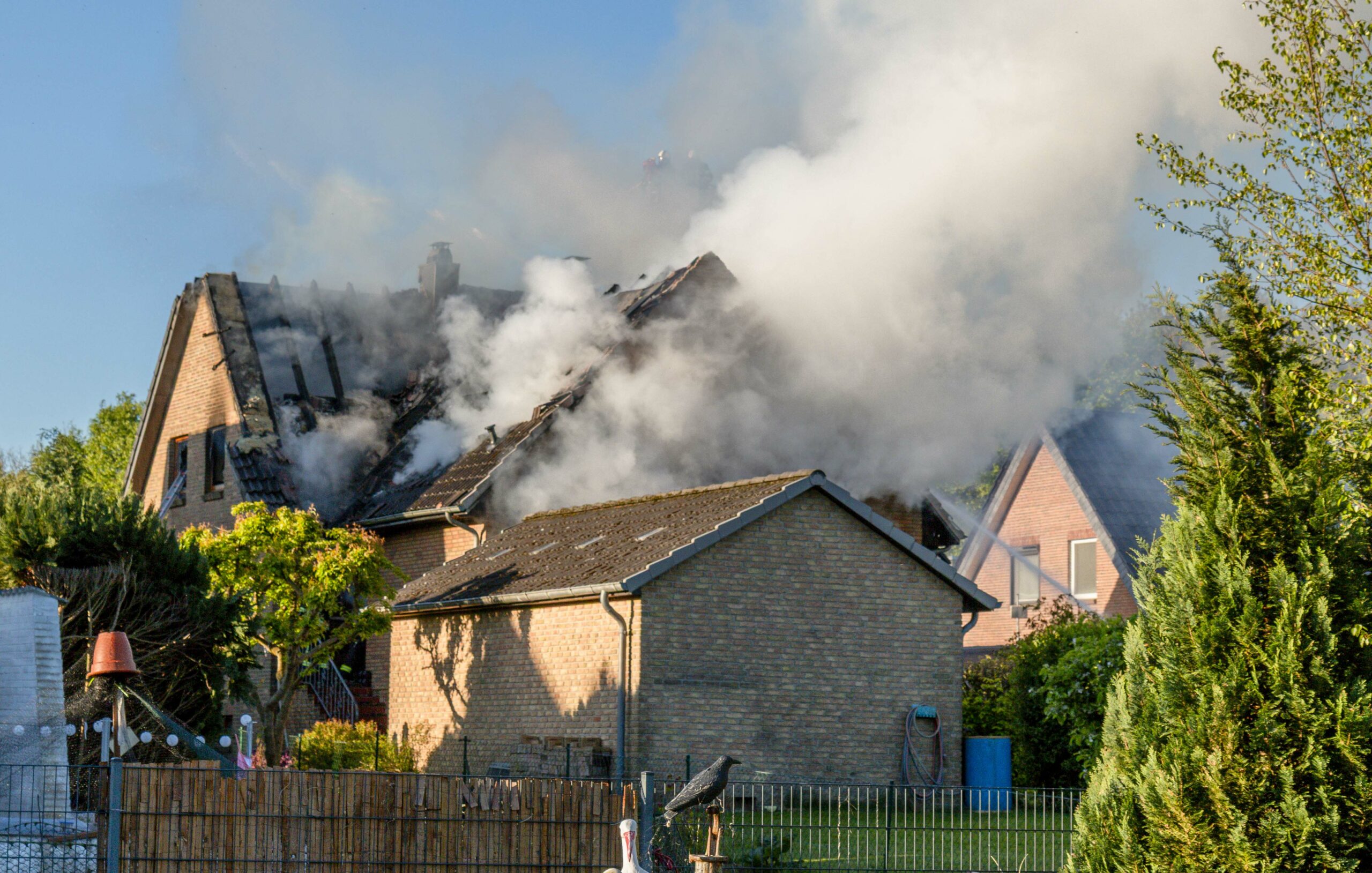 Sein Vater konnte sich vor dem Feuer retten - der Sohn starb in den Flammen.