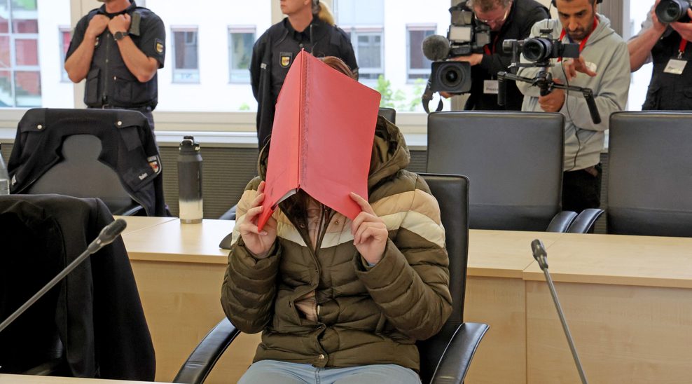 Der Angeklagten wird vorgeworfen, den zur Tatzeit 8-jährigen Fabian aus Güstrow getötet zu haben. Jetzt kommen neue Details ans Licht.
