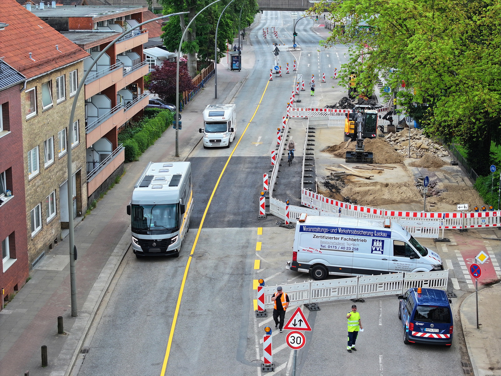 Die wegen eines Wasserrohrbruchs für mehrere Tage voll gesperrte B73 in Harburg ist wieder befahrbar.