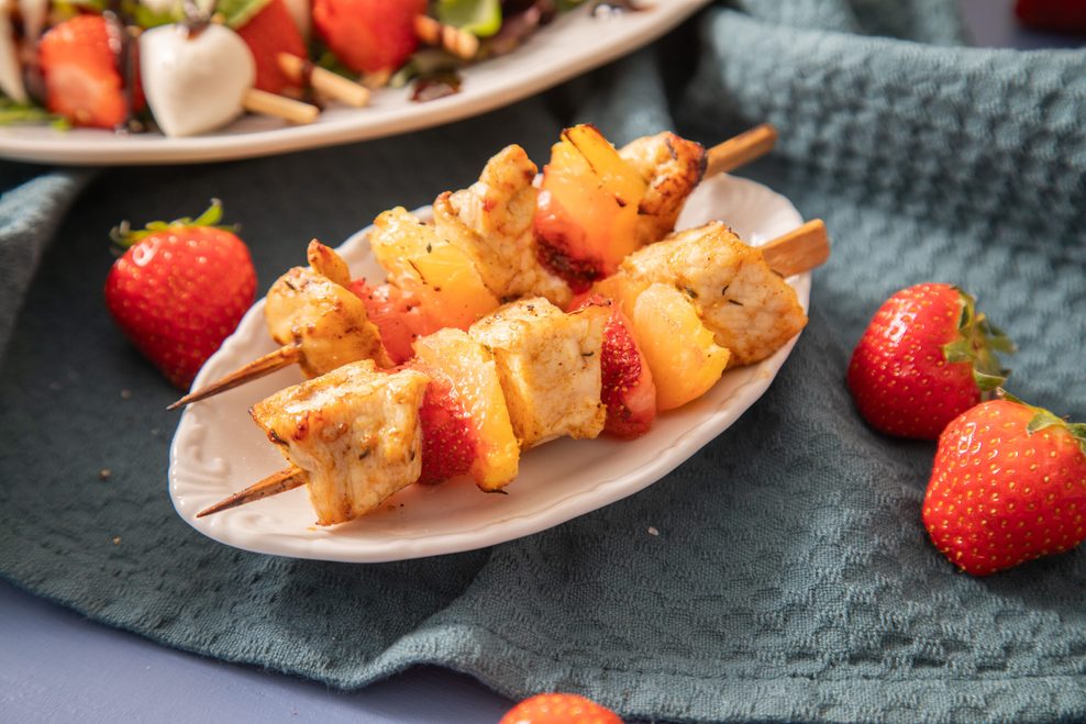 Hühnerbrust-Erdbeer-Ananas-Spieße
