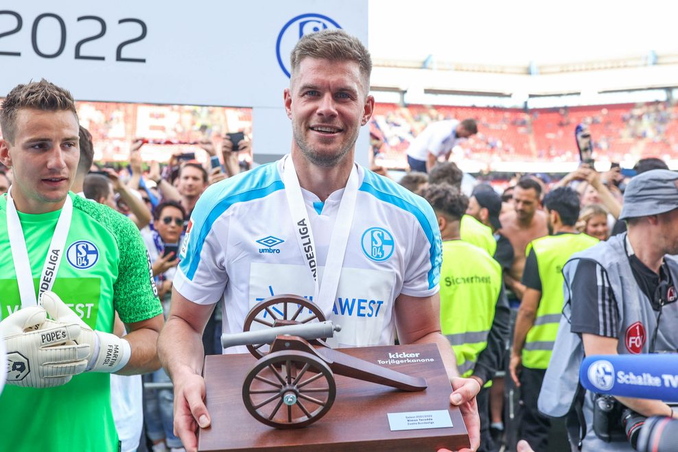 Schalke feiert den Aufstieg und die Torjäger-Kanone