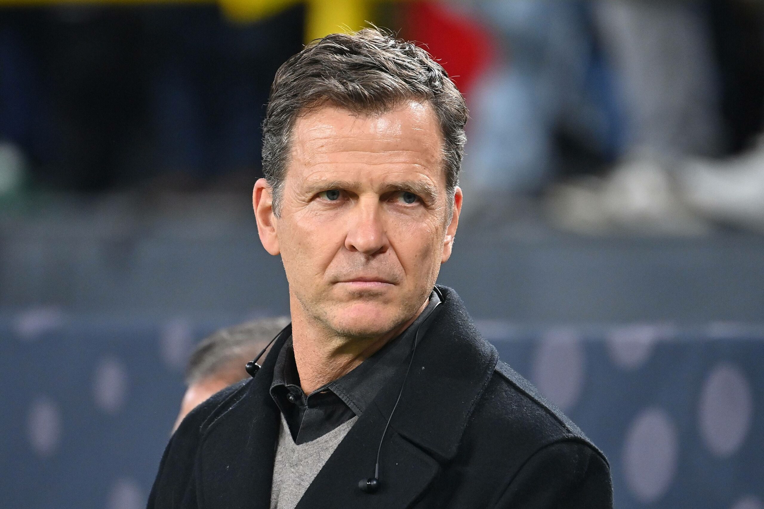 Oliver Bierhoff mit einem ernsten Gesichtsausdruck beim Nations League Viertelfinale