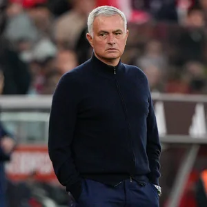 José Mourinho als Trainer von Benfica Lissabon an der Seitenlinie