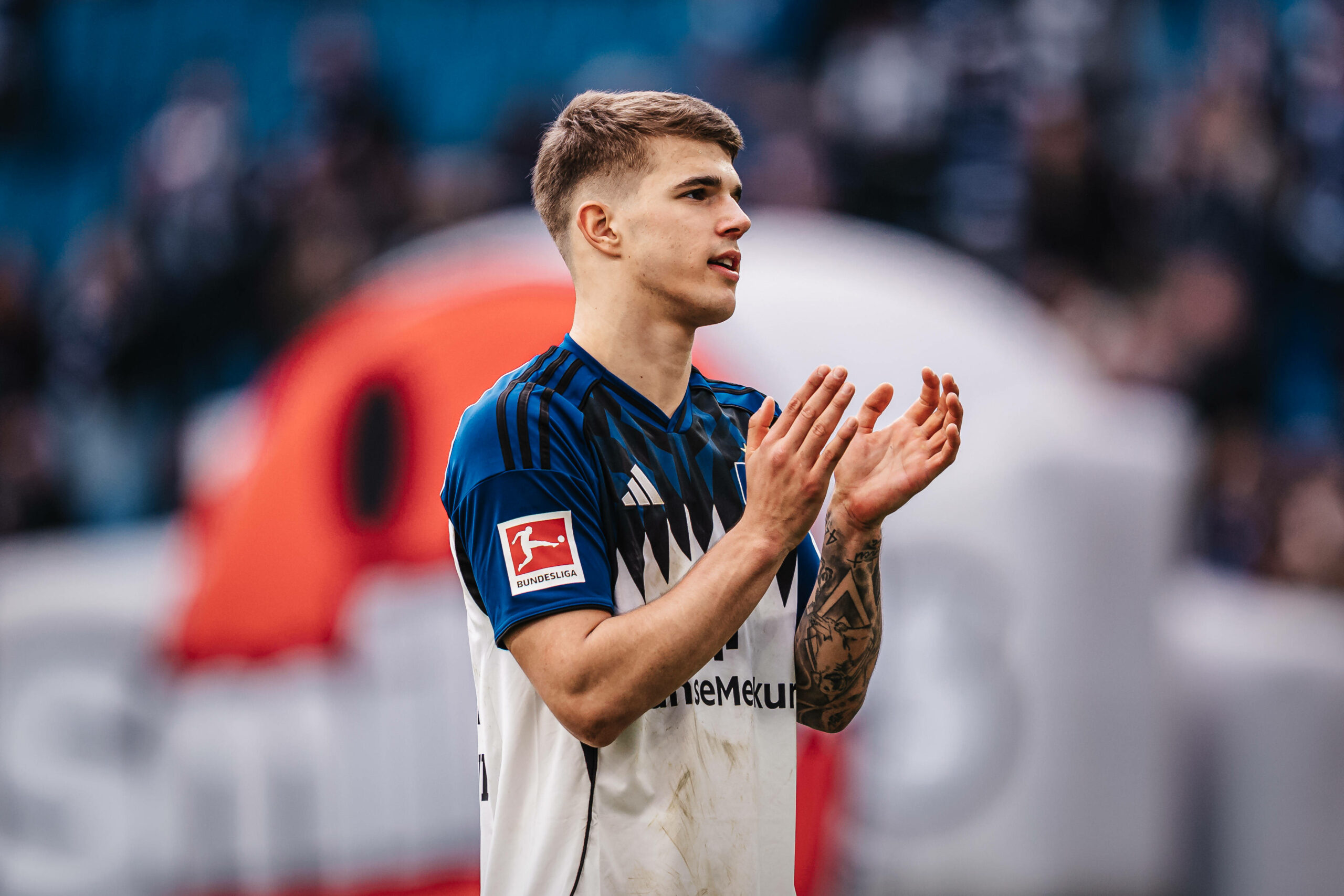 Luka Vuskovic klatscht in die Hände.
