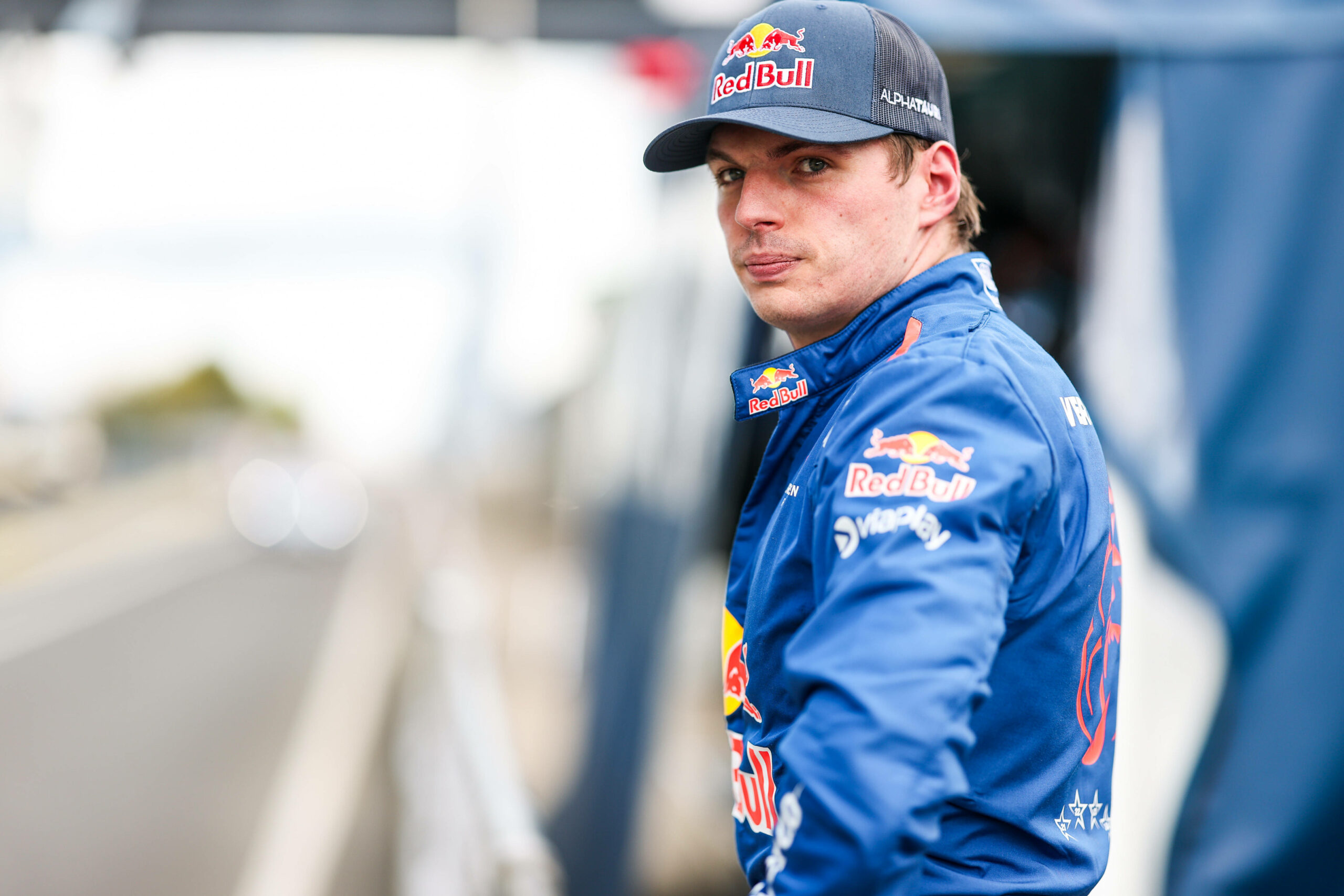 Max Verstappen schaut konzentriert