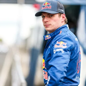 Max Verstappen schaut konzentriert