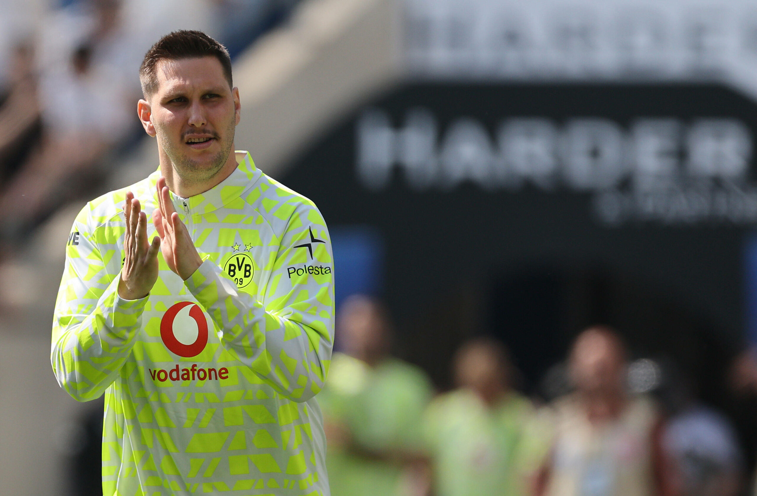 Niklas Süle klatscht in die Hände