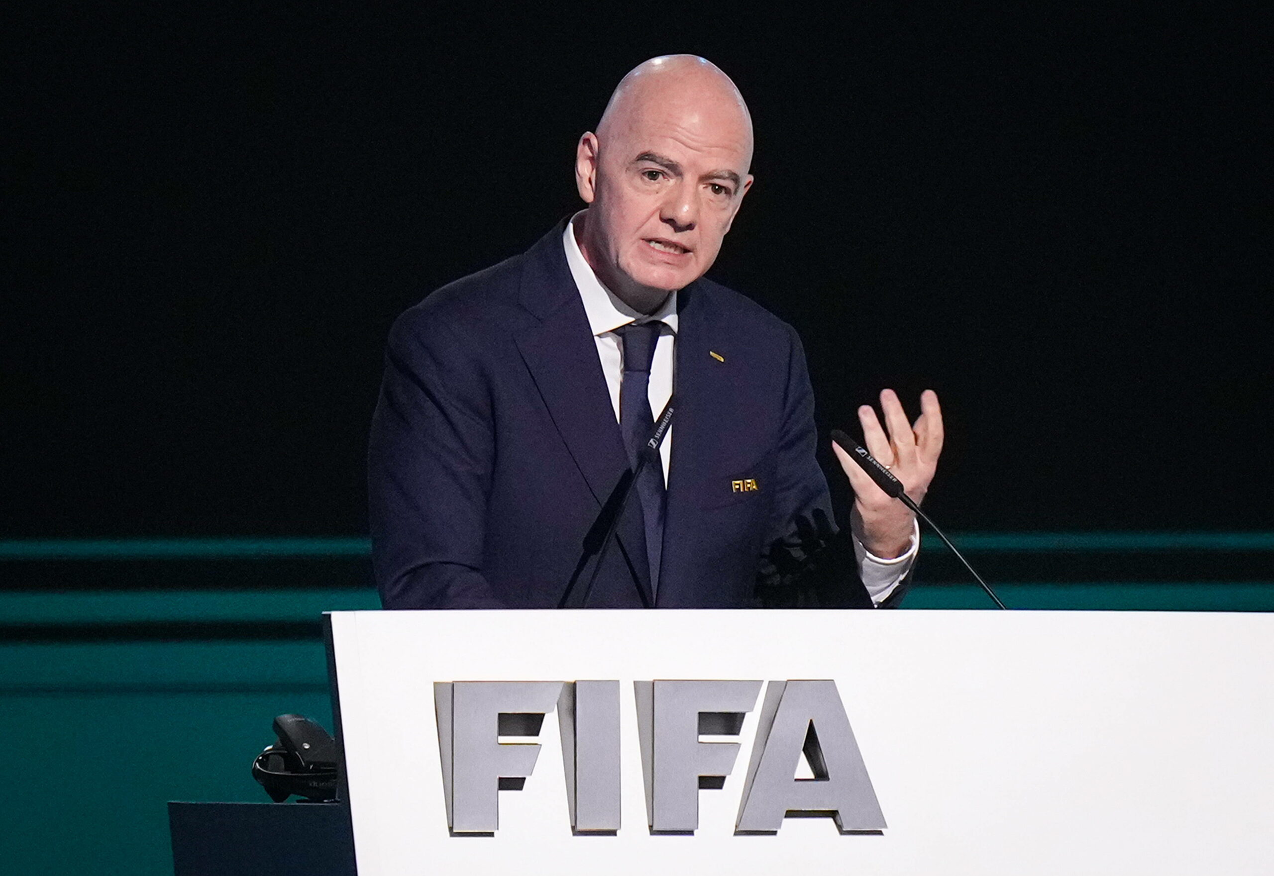 Gianni Infantino hält eine Rede