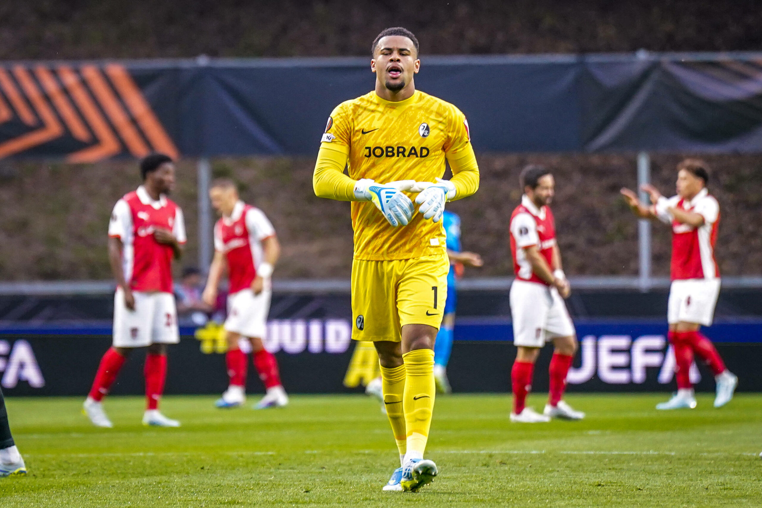 Noah Atubolu guckt enttäuscht