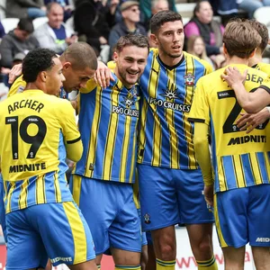 Spieler des FC Southampton bejubeln ein Tor im Rennen um den Aufstieg