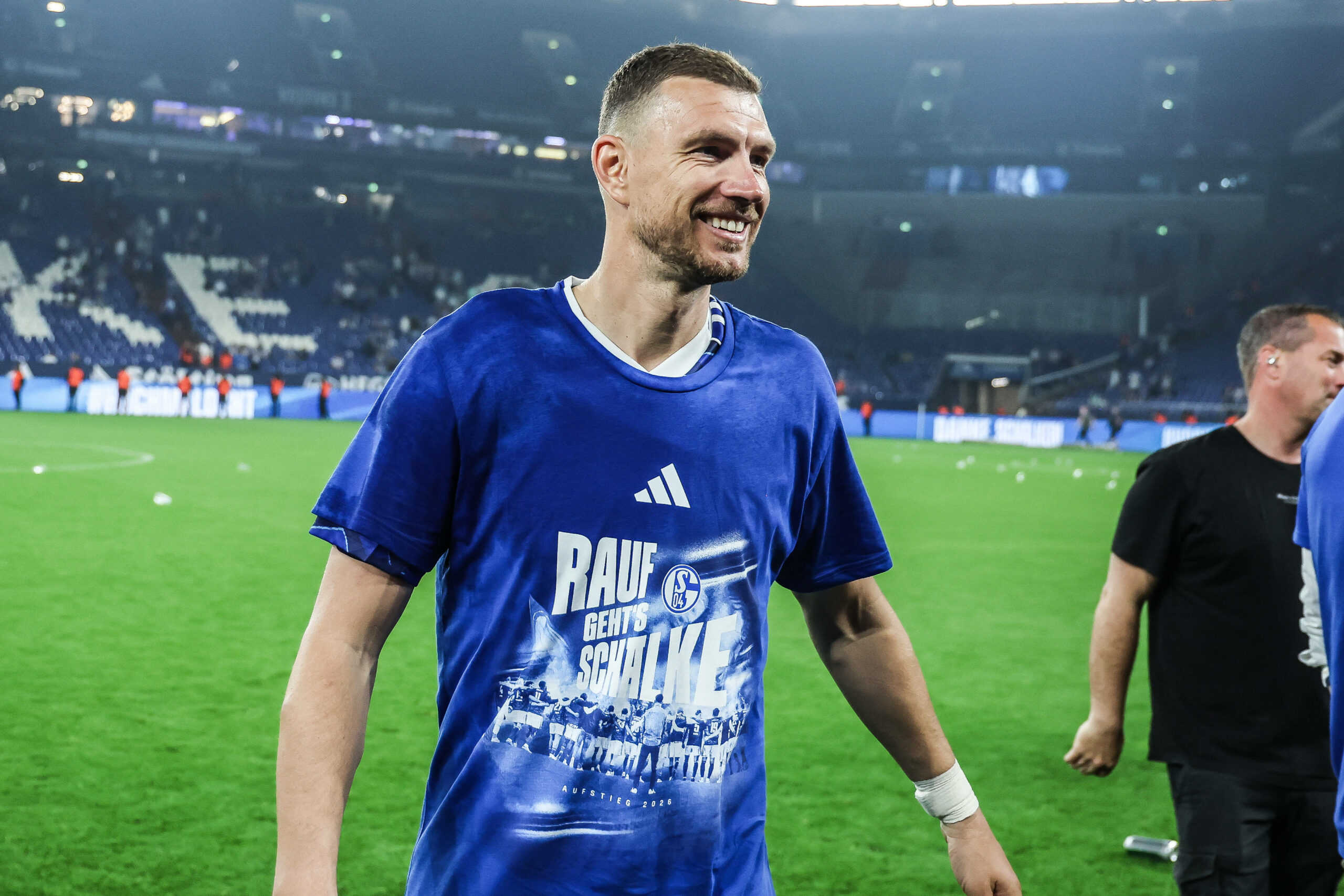 Edin Dzeko im Aufstiegsshirt