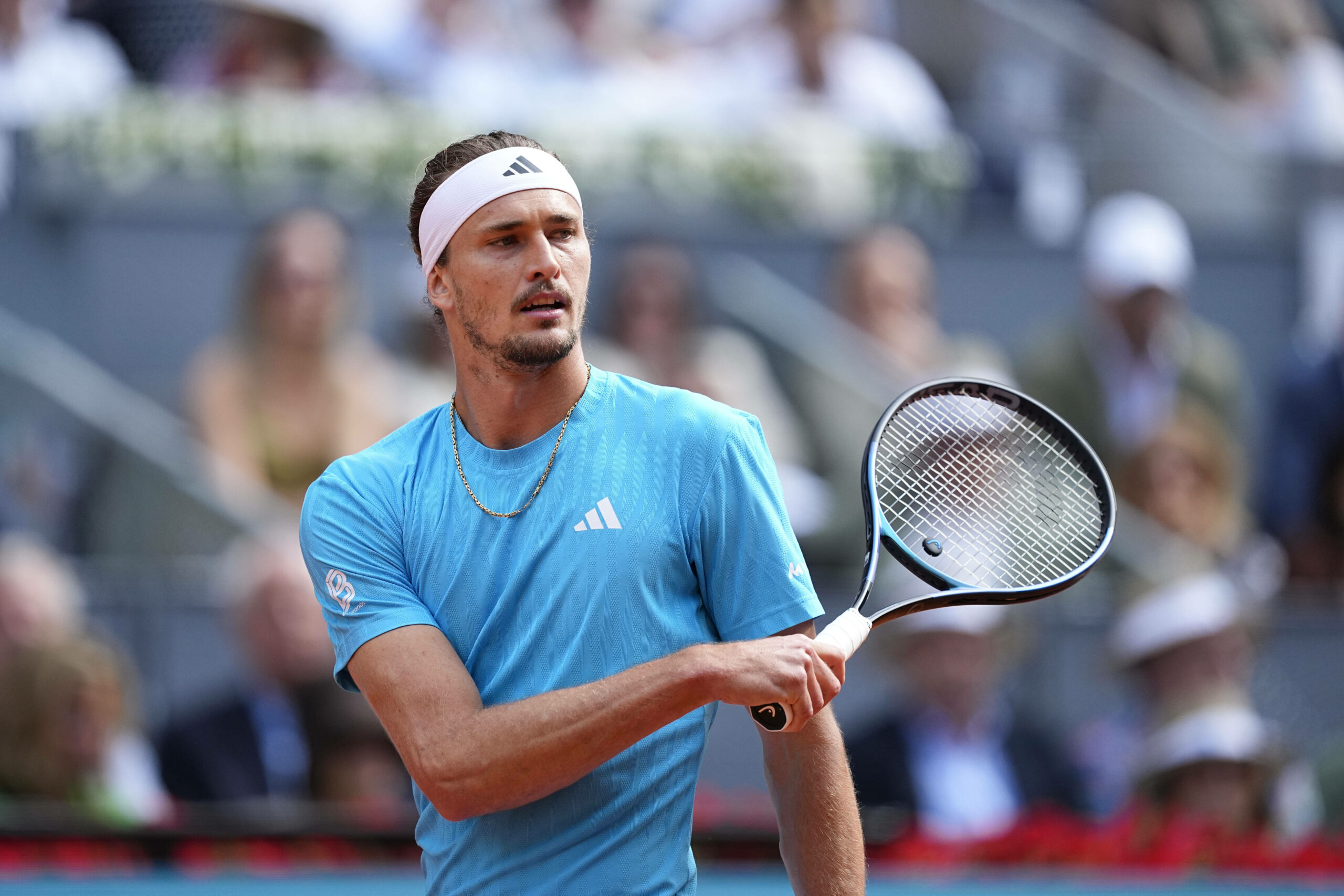 Alexander Zverev schaut genervt.
