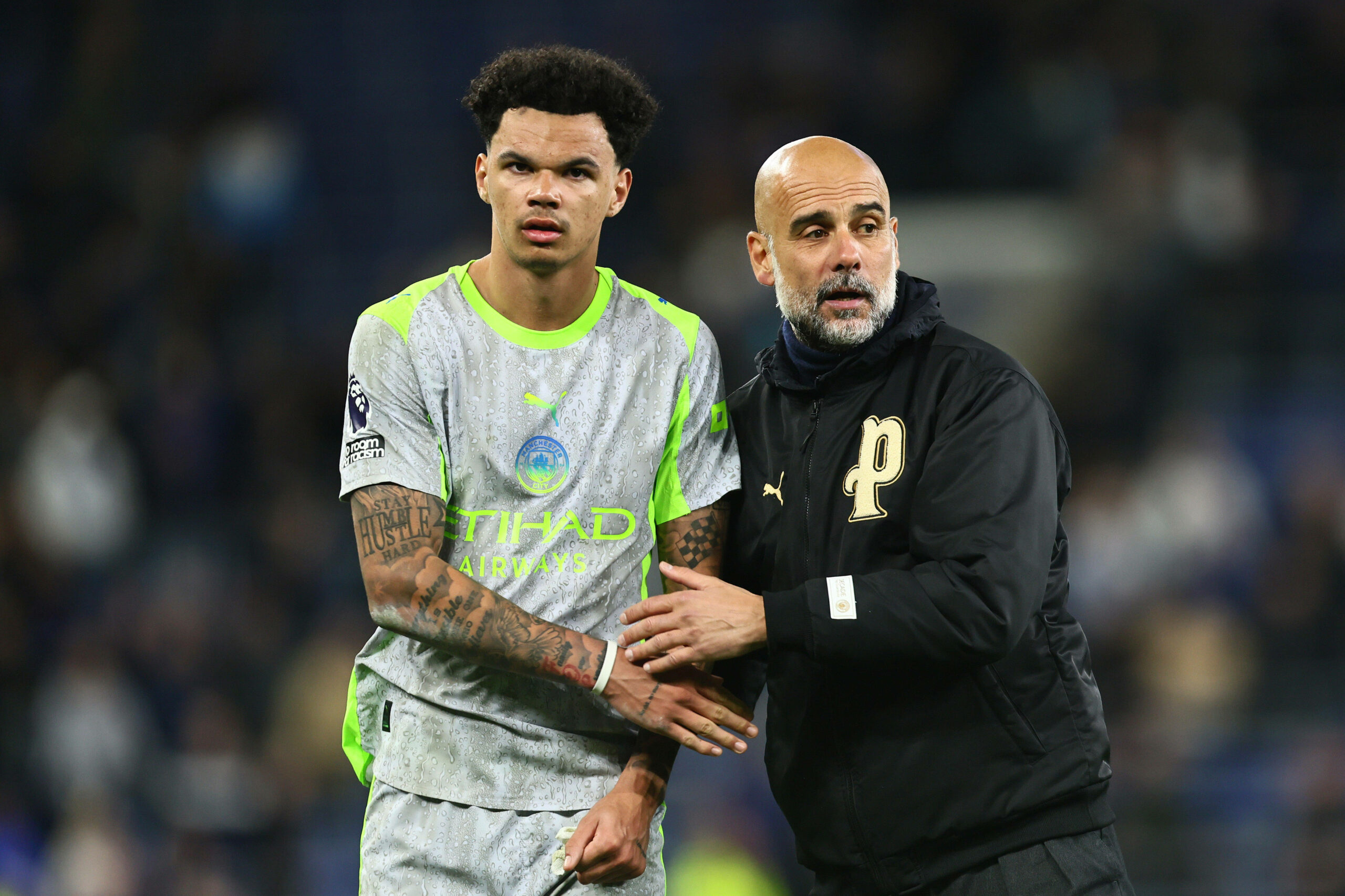 Pep Guardiola tröstete nach dem 1:1 in Everton seinen Spieler Nico O’Reilly.