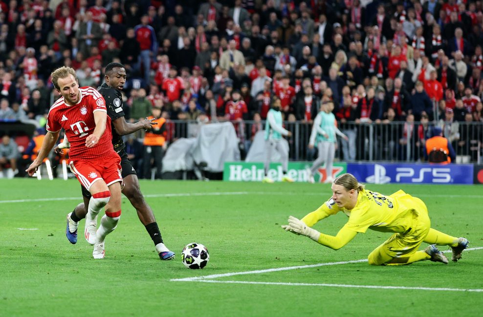Harry Kane scheitert an PSG-Torwart Matvey Safonov.