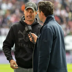 Alexander Blessin am DAZN-Mikrofon