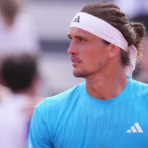 Alexander Zverev schaut zur Seite