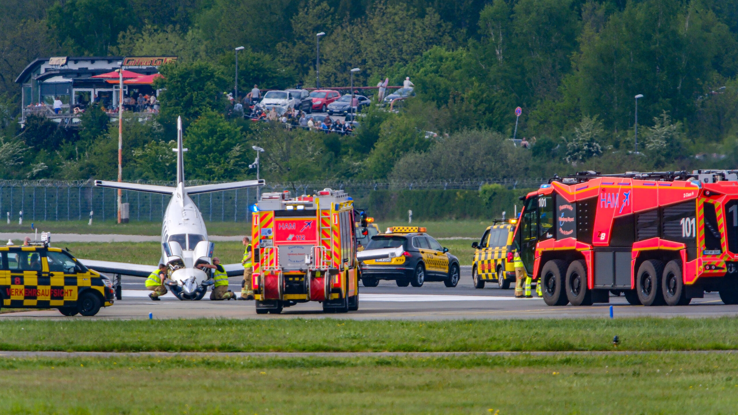 Das Flugzeug landete auf der „Nase“ – der Flughafen war zweieinhalb Stunden gesperrt.