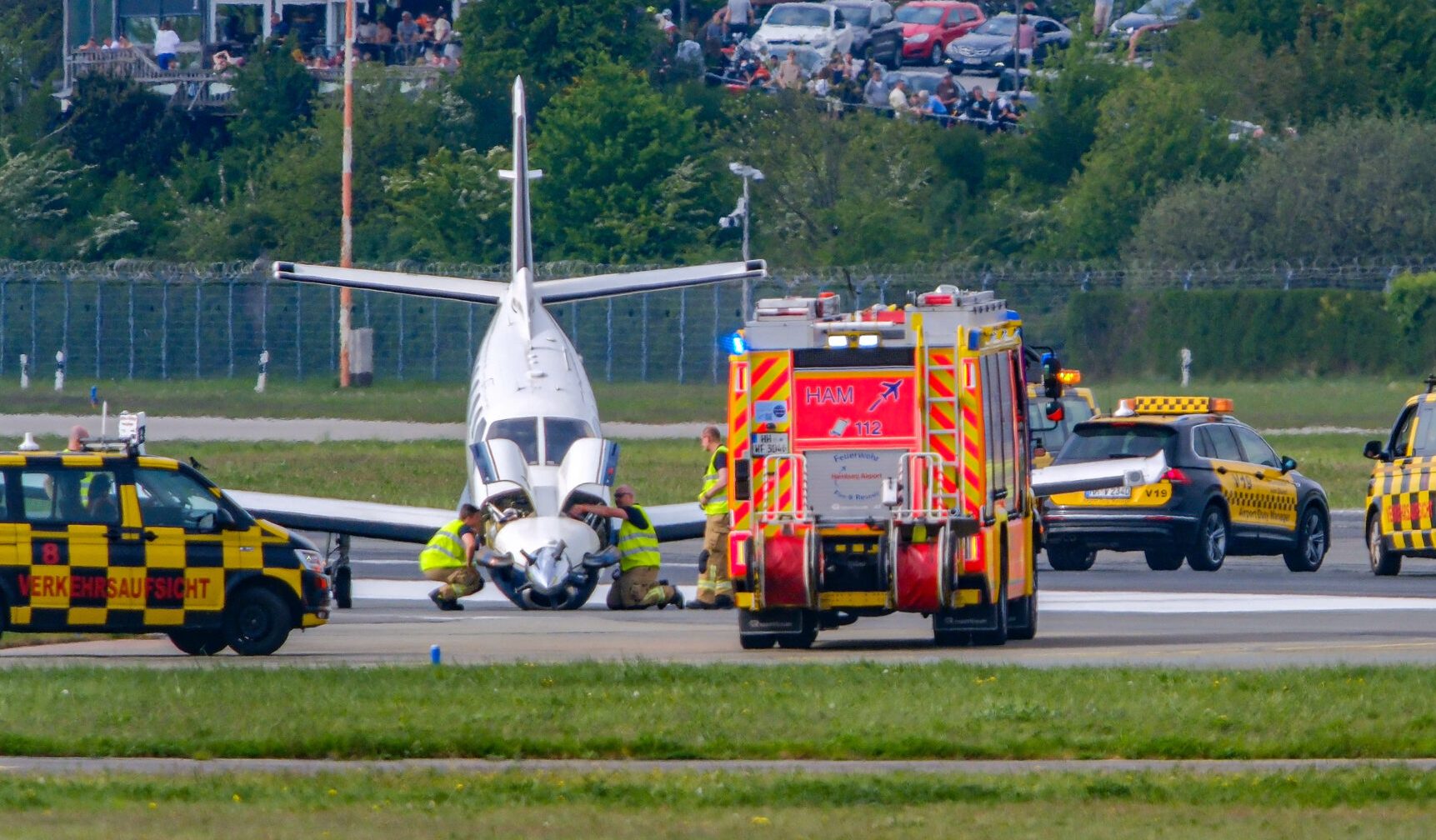 Bruchlandung in Hamburg: Flughafen für zweieinhalb Stunden gesperrt — image 3