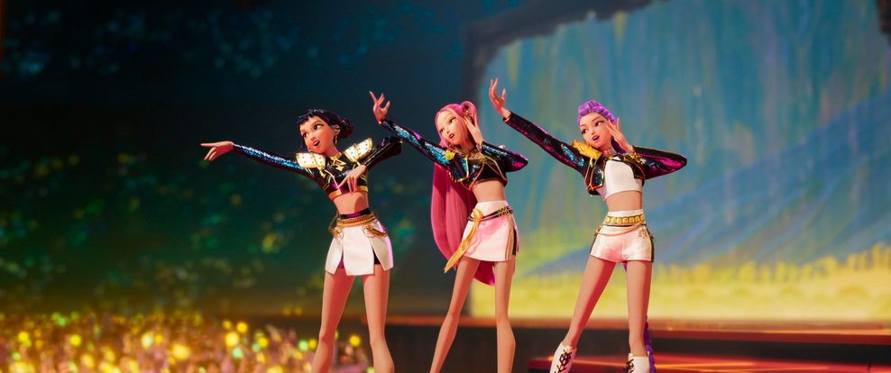 Die Band Huntrix steht in einer Szene aus dem Animationsfilm „KPop Demon Hunters“ auf der Bühne.
