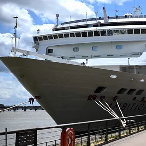 Menschen auf Kreuzfahrtschiff wegen Norovirus festgesetzt