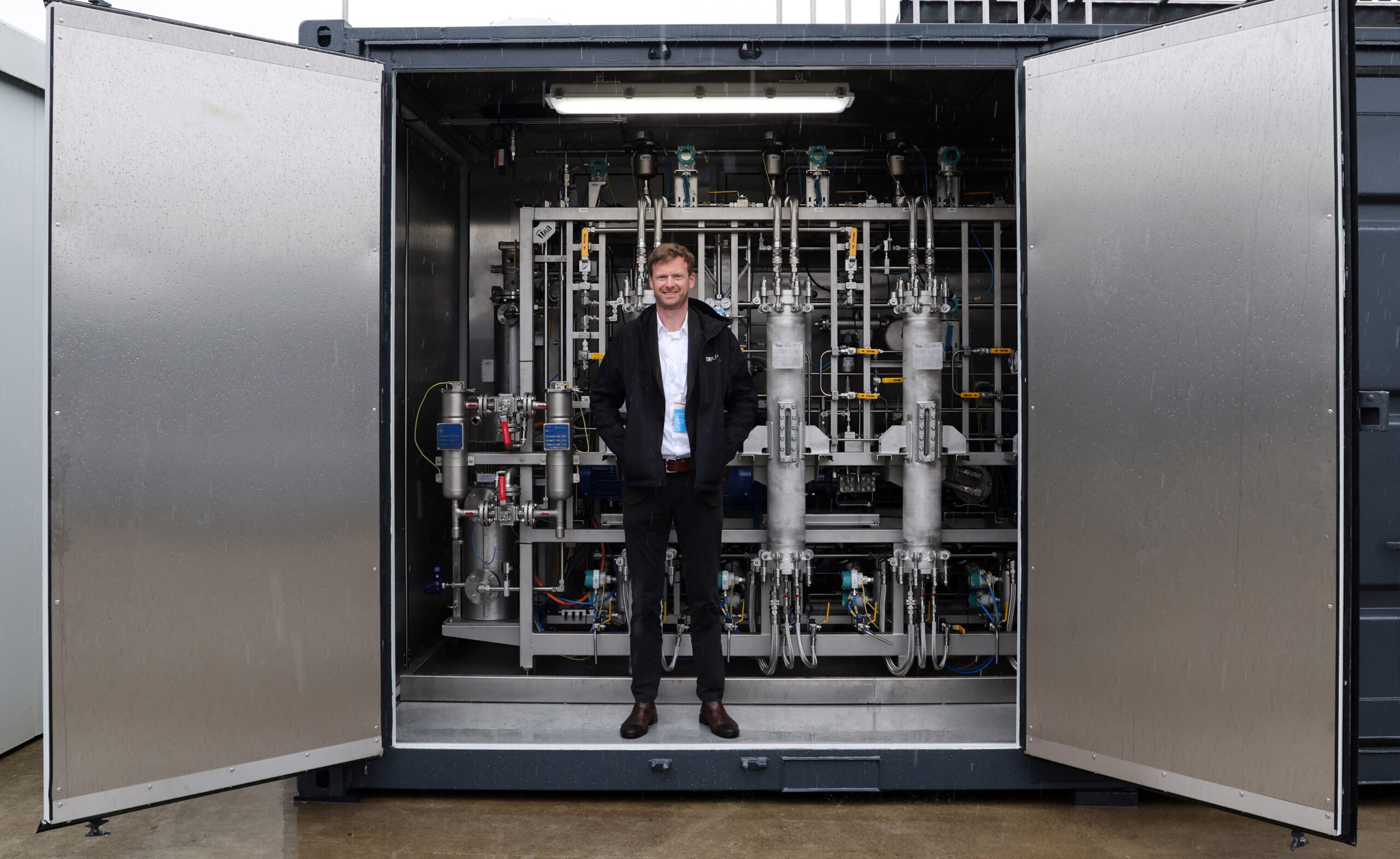 Mithilfe dieser Pilotanlage zur Wasserstoffspeicherung könnte ein Durchbruch für die Energiewende gelingen.