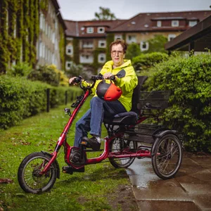 Die 78‑jährige Marisa Stollberg begibt sich auf eine 1200 Kilometer lange Reise mit ihrem E-Dreirad.