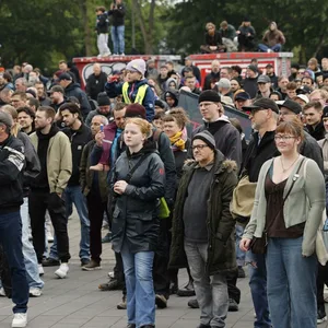Zu der Demo kamen zahlreiche Männer, Frauen und Kinder.
