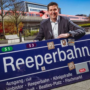 Bis zum 31. Mai können Kiez-Fans an der Versteigerung des Stationsschilds teilnehmen.