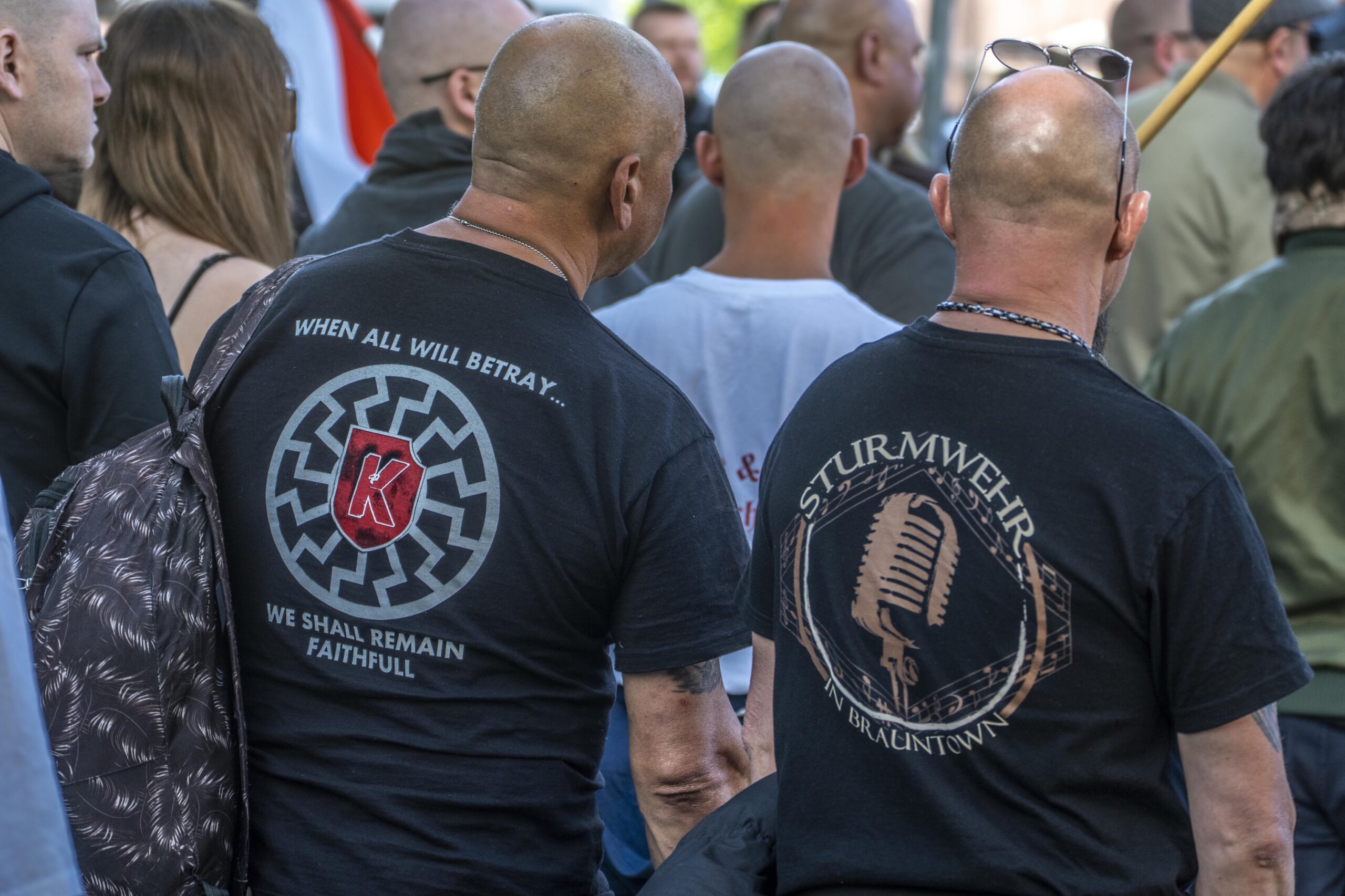 Teilnehmer einer Demo der Rechtsextremisten-Partei Die Heimat (Archivbild).