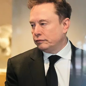 Elon Musk Ende April 2026 vor dem US-Bezirksgericht in Oakland, Kalifornien, wo der Streit mit OpenAI ausgetragen wurde.