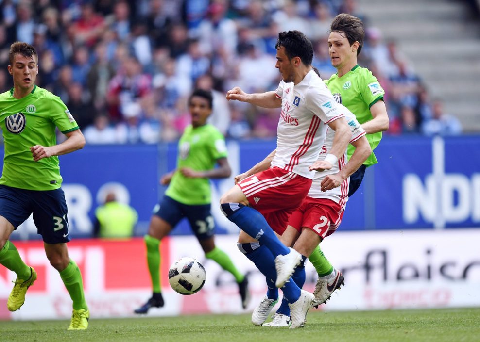 Filip Kostic erzielt ein Tor für den HSV gegen den VfL Wolfsburg