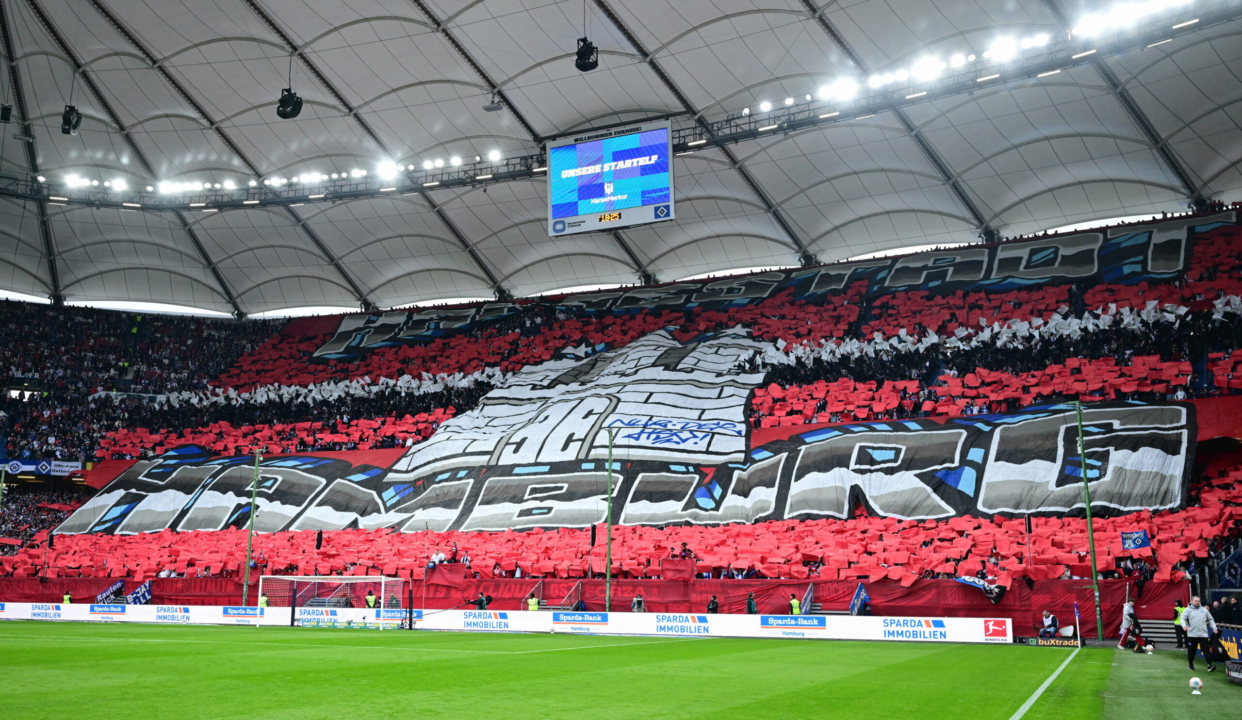 Große Hamburg-Choreografie auf der Nordtribüne im Volksparkstadion
