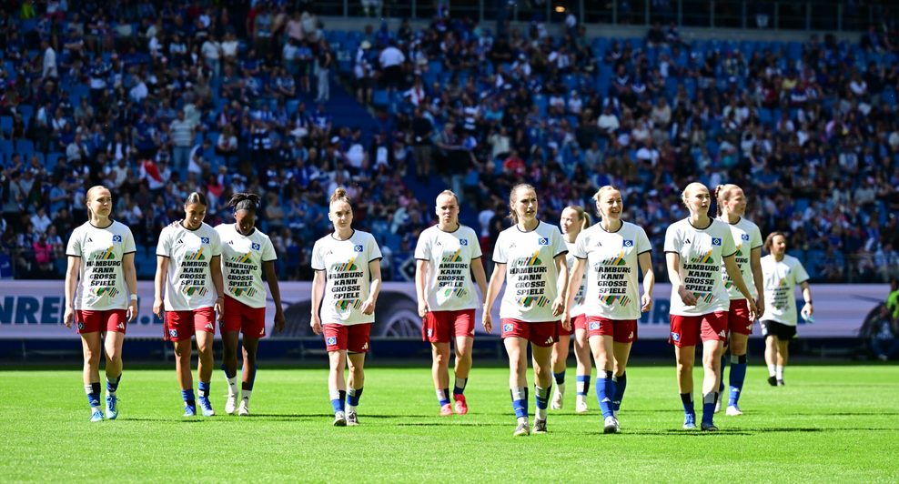 Die HSV-Frauen trugen Aufwärmshirts mit der Aufschrift „Hamburg kann grosse Spiele“
