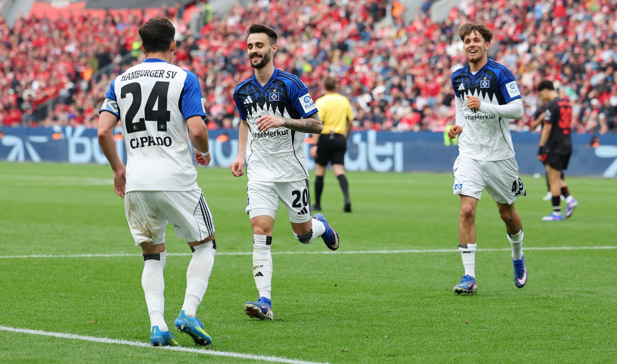 HSV-Profi Fábio Vieira jubelt in Leverkusen